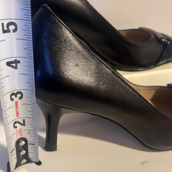Ellen Tracy Black Leather Pumps with Embellishments!! - Picture 3 of 9